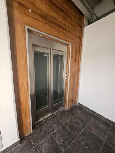 an empty room with glass doors in a building at MC HOTEL Saldarriaga Querétaro in Querétaro