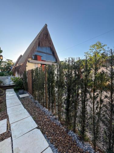 Budova, kde se chata nachází