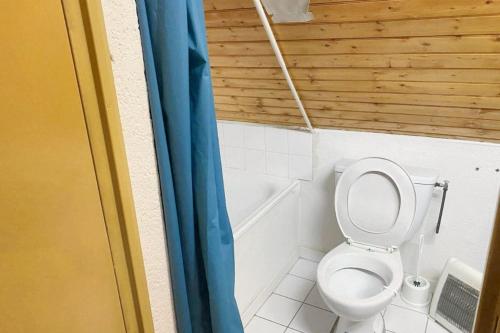 Ένα μπάνιο στο Appartement confortable à Bagnères-de-Luchon - Vue montagne
