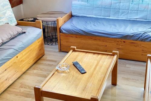 Ένα ή περισσότερα κρεβάτια σε δωμάτιο στο Appartement confortable à Bagnères-de-Luchon - Vue montagne