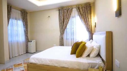 Katil atau katil-katil dalam bilik di Golden Heights Accra