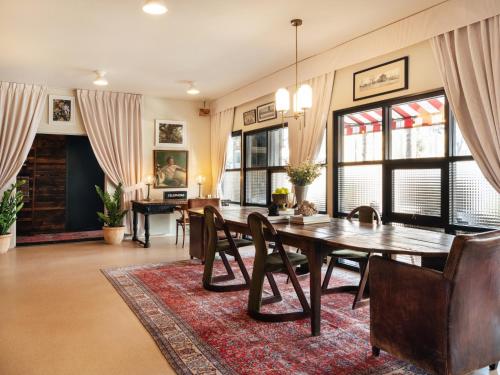 a dining room with a wooden table and chairs at Palihotel Melrose in Los Angeles