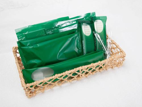 a green bag with a pair of scissors in it at Hotel Route-Inn Kitakami Ekimae in Kitakami