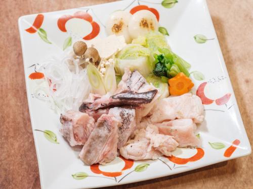 a plate of food with meat and vegetables on it at 丘の上から海が見える一棟貸しヴィラ しまいろ長手 in Nagate