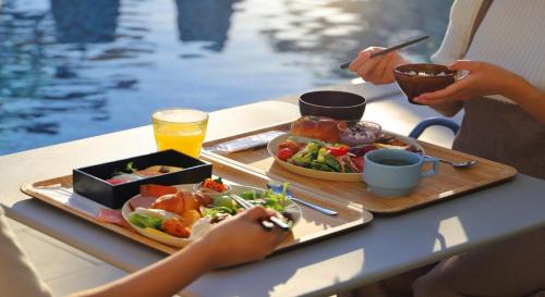 那覇市にある沖縄逸の彩ホテルの皿皿