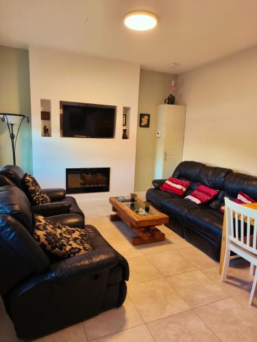 Ruang duduk di castle chalets no2 mitchelstown