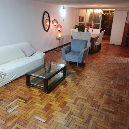 Modern, Comfortable, Spacious & Central