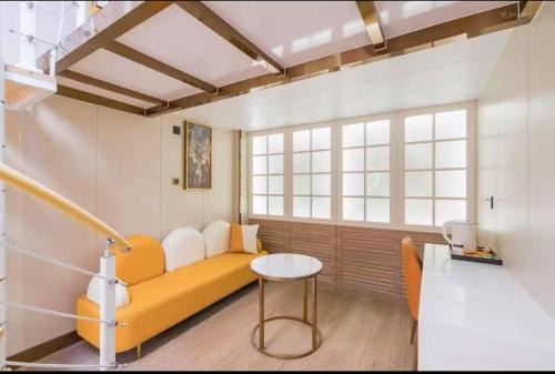 Fotografie z fotogalerie ubytování Dequan Luxury Hotel National Exhibition Center Wangjing Bridge Branch The subway is right outside the door Coffee, fruits, snacks, a gym and a laundry room are provided for free in the lobby v Pekingu
