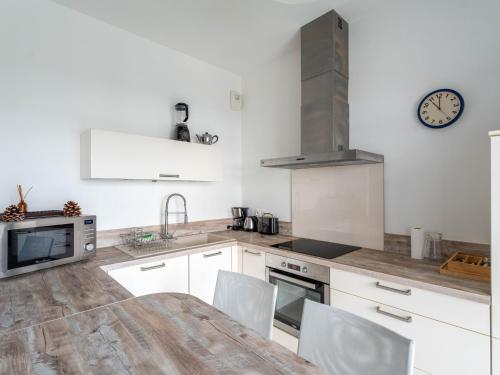 Photo de la galerie de l'établissement T3 en Centre-Ville d'Arcachon, Proche Plage, Balcons, Parking, Ascenseur et Wi-Fi - FR-1-319-440, à Arcachon