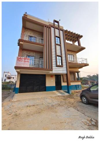 a building with a car parked in front of it at Megh Balika Santiniketan Family Homestay, The Best Homestay in Santiniketan in Shānti Niketan
