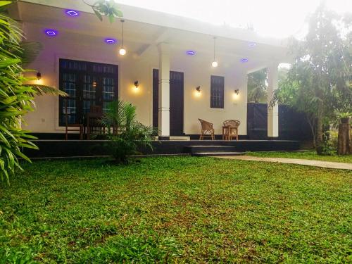 Taman di luar Horizon Haven Lodge
