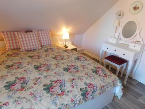 a bedroom with a bed with a floral bedspread at Das Bärenhaus in Bergen