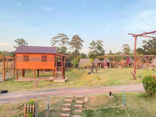 Ο χώρος παιχνιδιού για παιδιά στο Takheav Natural Bungalow Sra'Saem