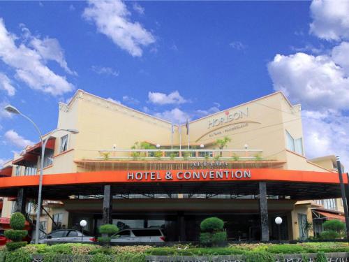 a hotel building with a hotel and convention at Horison Altama Pandeglang in Pandegelang