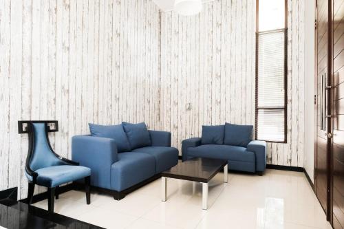 Χώρος καθιστικού στο Spacious Pine Forest Villa for MAX 15