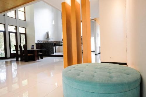 Χώρος καθιστικού στο Spacious Pine Forest Villa for MAX 15
