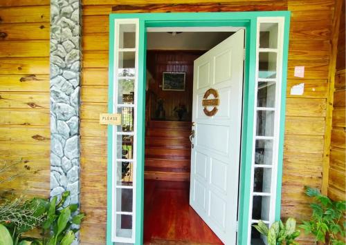 Φωτογραφία από το άλμπουμ του American Style Cabin at CARL INN σε Sagada