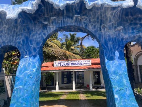 Bangunan di mana terletaknya rumah tamu ini