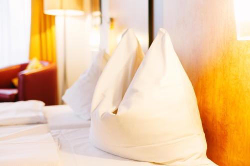 Postel nebo postele na pokoji v ubytování Hotel am Tiergarten