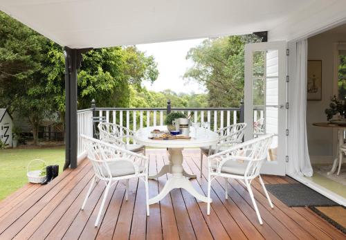 Κήπος έξω από το Exclusive Luxury Designer Cottage Estate for 10 - Peaceful Retreat Just 8 Minutes from Maleny