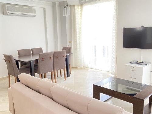 Μια τηλεόραση ή/και κέντρο ψυχαγωγίας στο SUNSET BEACH CLUB LEBRENTALS