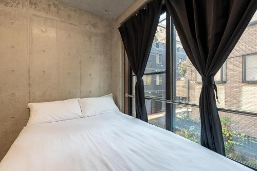 Ένα ή περισσότερα κρεβάτια σε δωμάτιο στο 台東区台東で快適な宿泊を浅草 上野観光の拠点に