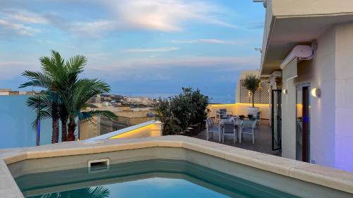 La alberca dentro o cerca de Gozo Luxury Penthouse