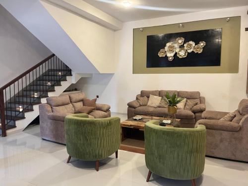 Imagine din galeria proprietății The Villa Kalbashi Kotte - Luxury Stay with Swimming Pool în Sri Jayewardenepura Kotte