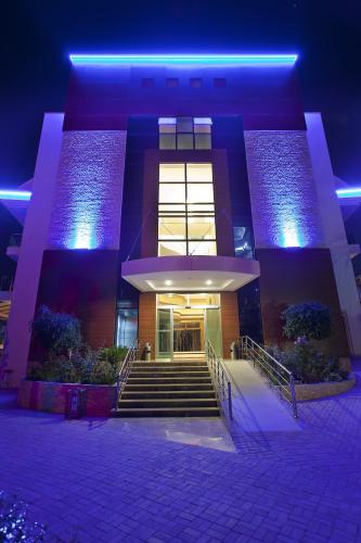 Η πρόσοψη ή η είσοδος του Saphir Hotel & Villas