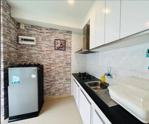 Η κουζίνα ή μικρή κουζίνα στο Funny Hua-Hin Pool Villa from beach 4km