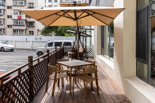 Balkoni atau teres di Blue Hotel Shenyang Qingnian Street Metro Station Shenyang North Station Branch