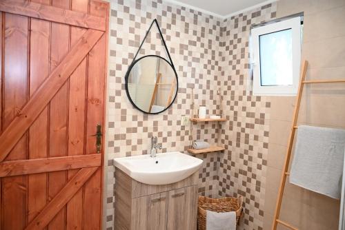 Ένα μπάνιο στο Myrteni guesthouse