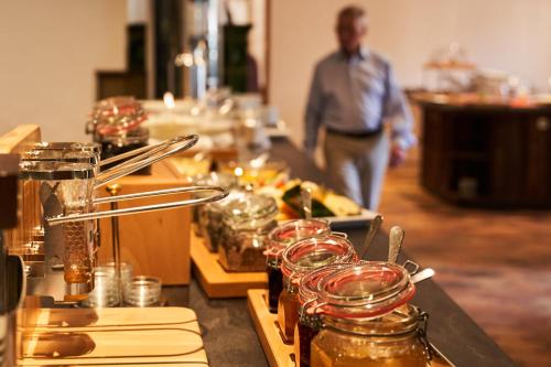 Makanan di atau berdekatan hotel
