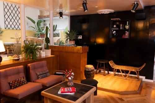 a living room with chairs and a table at Hotel du Temps Madrid in Madrid