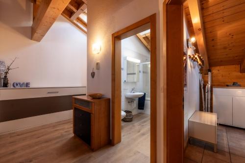 Koupelna v ubytování Dachwohnung Balma-great overview of Zermatt