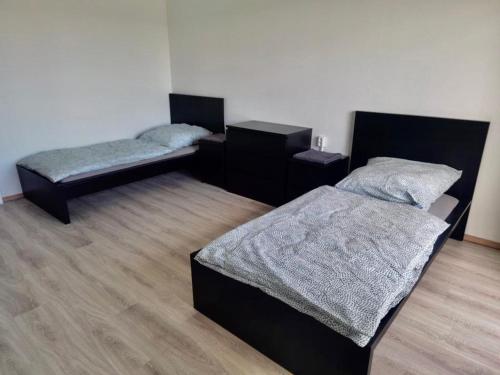 Ένα ή περισσότερα κρεβάτια σε δωμάτιο στο 5 Betten Monteurwohnung in Zeithain
