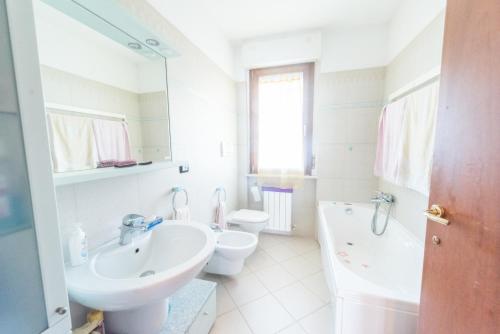 a bathroom with a sink and a toilet and a tub at Casa Le Pleiadi in Montesilvano Marina