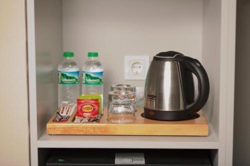 Hotel Bulvar Palasにあるコーヒーまたはお茶
