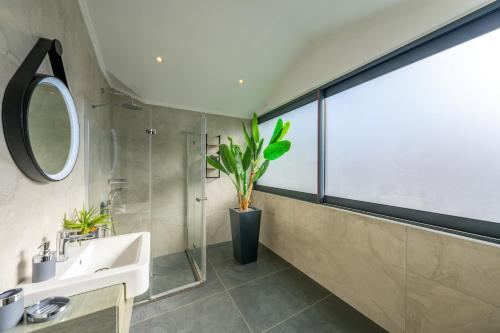 Bilik mandi di Villa Dinyeper