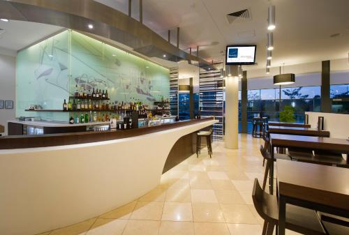 Лаундж или бар в Novotel Brisbane Airport