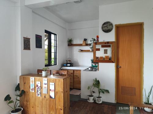 Η κουζίνα ή μικρή κουζίνα στο Tanay Private Staycation house