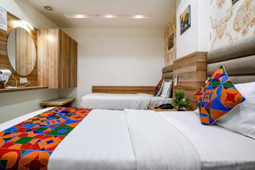 Ένα ή περισσότερα κρεβάτια σε δωμάτιο στο Hotel Asiana