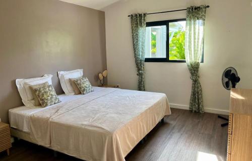 Postel nebo postele na pokoji v ubytování Eden Paradise, Anse à la Barque