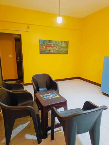 a waiting room with chairs and a table at Elite Calangute Beach Apartments in Calangute