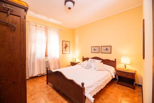 Ένα ή περισσότερα κρεβάτια σε δωμάτιο στο Casa Claudia, a due passi da lago e spiaggia