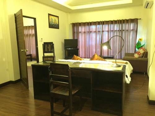 a bedroom with a desk with a bed and a lamp at Phangan Utopia Resort in Mae Haad