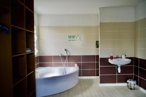 Koupelna v ubytování La villa le Paradis Pei piscine chauffée