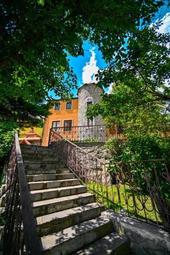 a set of stairs leading up to a building at Villa Dudu, Luxury Villa in Hankavan in Hankʼavan
