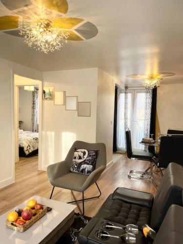 a living room with a couch and a table at Norwich 1st Floor Apartment in Goodmayes