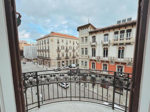 una vista de una ciudad desde un balcón en Candalù - Palermo Suite, en Palermo